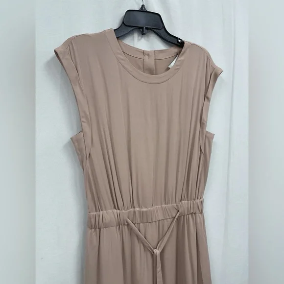 Elegant Beige Sleeveless Dress - Picture 5 of 9